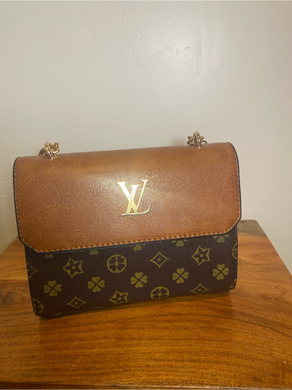Fashion bag  gold tone LV and chain strapTwo-Tone Brown Monogram Crossbody - Picture 4 of 6